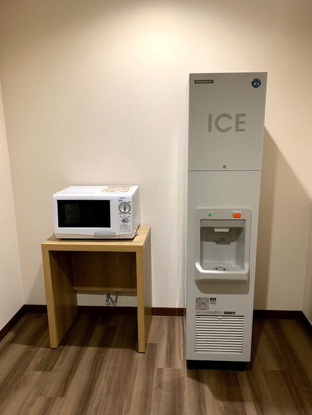エミオンスクウェアフロアに電子レンジと製氷機