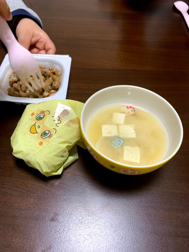 子供がご飯を食べない キャラクターにお世話になってみました あしたどこいくのー