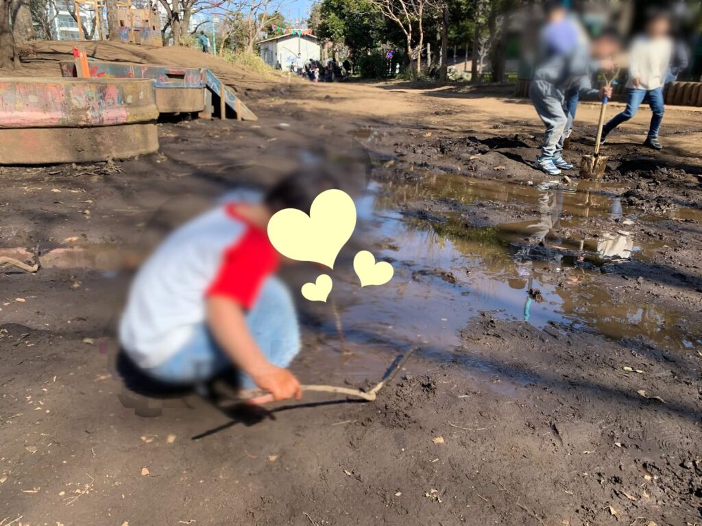 泥んこ遊び　都内プレーパーク　渋谷はるのおがわプレーパーク
